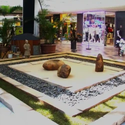 Eastgate Flower & Garden Show, exhibition, shopping centre display, Japanese Zen garden. Dry raked gravel, rocks, black pebble border.